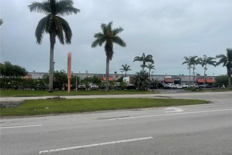 Immobilier commercial à vendre à Cutler Bay, Floride № 843525 - photo 10