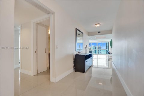 Condo in Sunny Isles Beach, Florida, 3 bedrooms  № 1329996 - photo 15