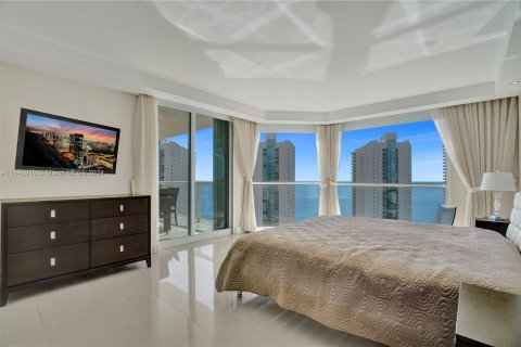 Condo in Sunny Isles Beach, Florida, 3 bedrooms  № 1329996 - photo 18