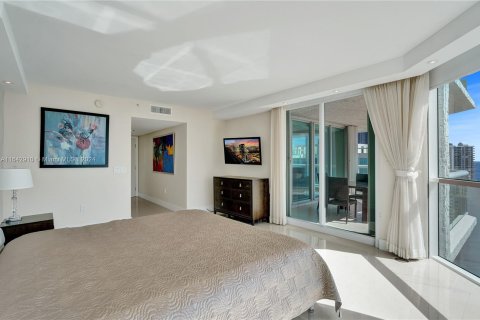 Condo in Sunny Isles Beach, Florida, 3 bedrooms  № 1329996 - photo 19