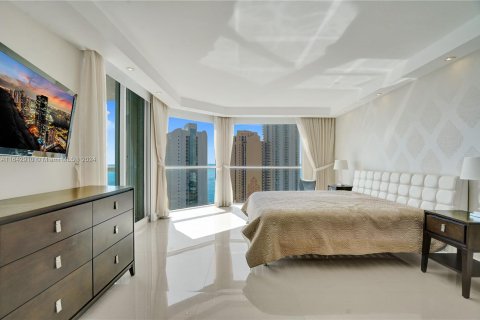 Condo in Sunny Isles Beach, Florida, 3 bedrooms  № 1329996 - photo 17