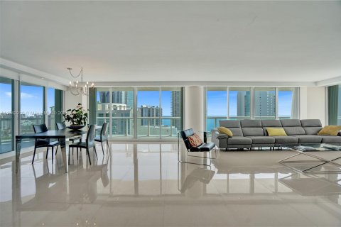 Condo in Sunny Isles Beach, Florida, 3 bedrooms  № 1329996 - photo 10