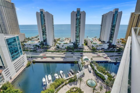 Condo in Sunny Isles Beach, Florida, 3 bedrooms  № 1329996 - photo 1