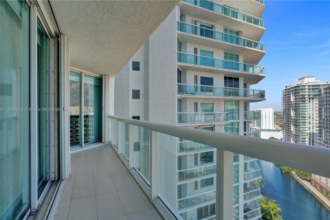 Condo in Sunny Isles Beach, Florida, 3 bedrooms  № 1329996 - photo 30