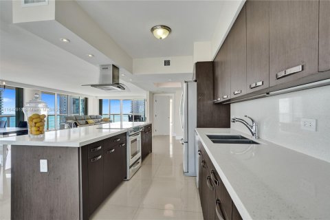 Condo in Sunny Isles Beach, Florida, 3 bedrooms  № 1329996 - photo 6