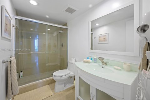 Condo in Sunny Isles Beach, Florida, 2 bedrooms  № 1329995 - photo 24