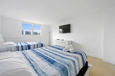 Condo in Sunny Isles Beach, Florida, 2 bedrooms  № 1329995 - photo 19