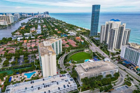 Condo in Sunny Isles Beach, Florida, 2 bedrooms  № 1329995 - photo 29