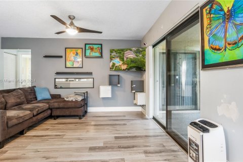 Condo in Sunrise, Florida, 1 bedroom  № 1398354 - photo 5