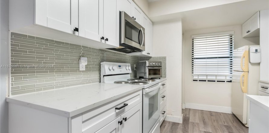 Condo in Sunrise, Florida, 1 bedroom  № 1398354