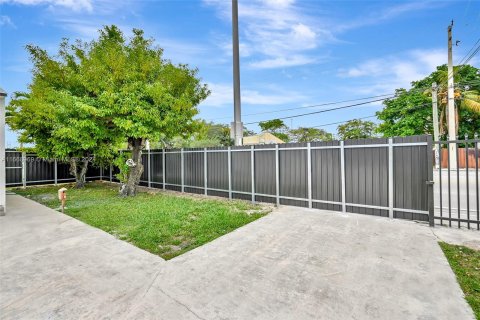 House in Miami, Florida 3 bedrooms, 132.2 sq.m. № 1401440 - photo 7