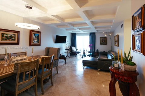 Condo in Sunny Isles Beach, Florida, 2 bedrooms  № 1177844 - photo 1