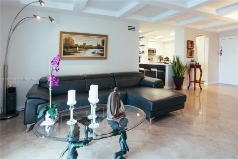 Condo in Sunny Isles Beach, Florida, 2 bedrooms  № 1177844 - photo 2