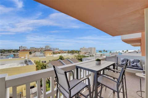 Condominio en venta en Hollywood, Florida, 1 dormitorio, 97.55 m2 № 1333518 - foto 5