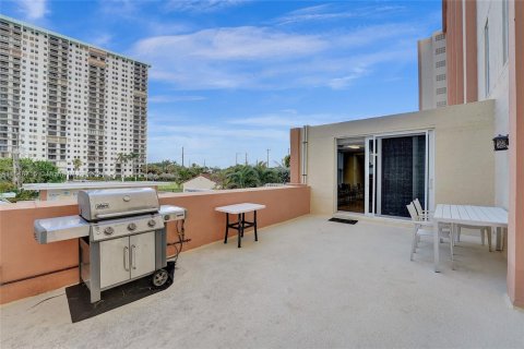 Condo in Hollywood, Florida, 1 bedroom  № 1333518 - photo 29