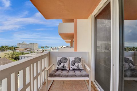 Condo in Hollywood, Florida, 1 bedroom  № 1333518 - photo 7