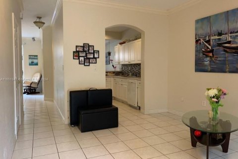 Touwnhouse à vendre à Pembroke Pines, Floride: 3 chambres, 133.97 m2 № 1333520 - photo 3