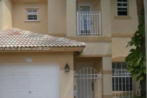 Touwnhouse à vendre à Pembroke Pines, Floride: 3 chambres, 133.97 m2 № 1333520 - photo 4