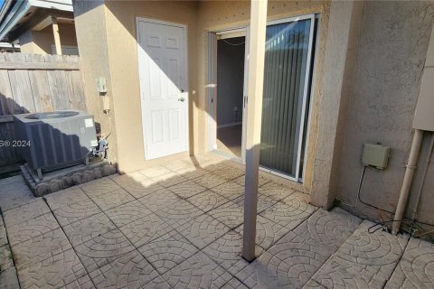 Townhouse in Homestead, Florida 2 bedrooms, 127.28 sq.m. № 1411940 - photo 7