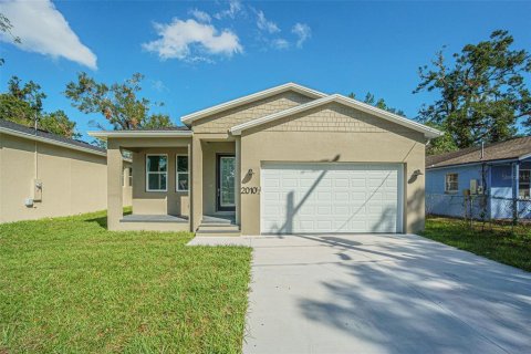 House in Tampa, Florida 3 bedrooms, 142.14 sq.m. № 1426453 - photo 1