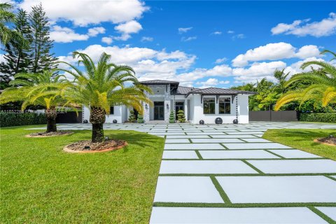 Villa ou maison à vendre à Miami, Floride: 6 chambres, 427.91 m2 № 1345587 - photo 5