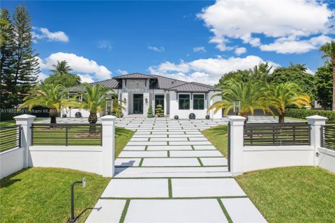 Villa ou maison à vendre à Miami, Floride: 6 chambres, 427.91 m2 № 1345587 - photo 6