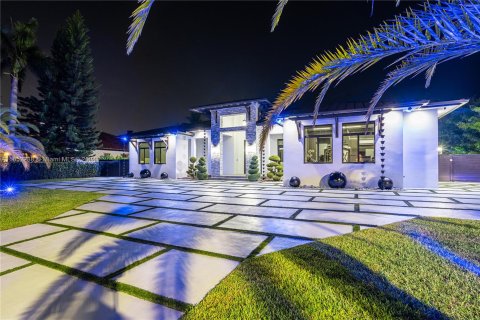 Villa ou maison à vendre à Miami, Floride: 6 chambres, 427.91 m2 № 1345587 - photo 8