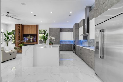 Casa en venta en Miami, Florida, 6 dormitorios, 427.91 m2 № 1345587 - foto 21