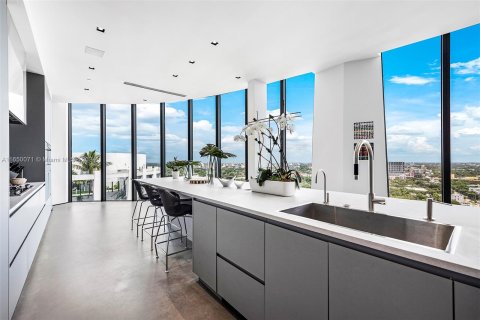 Condominio en venta en Miami, Florida, 4 dormitorios, 515.7 m2 № 1345625 - foto 4