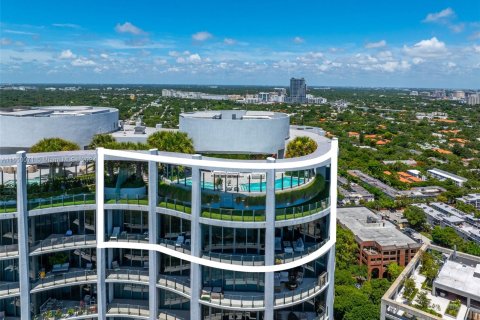 Condo in Miami, Florida, 4 bedrooms  № 1345625 - photo 1