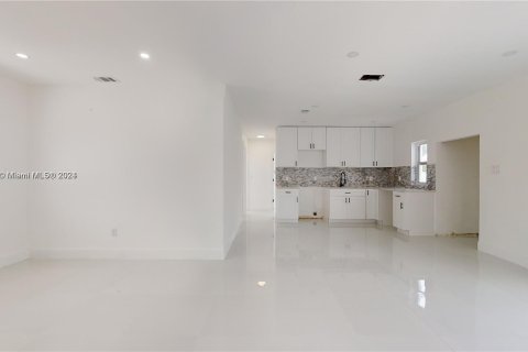 Casa en venta en Miami, Florida, 4 dormitorios, 106.28 m2 № 1345586 - foto 4