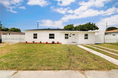 Villa ou maison à vendre à Miami, Floride: 4 chambres, 106.28 m2 № 1345586 - photo 1