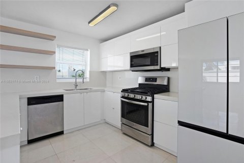 Condominio en venta en Miami Beach, Florida, 1 dormitorio, 66.89 m2 № 1345672 - foto 3