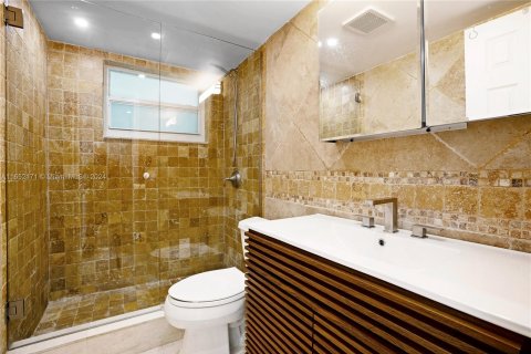 Condo in Miami Beach, Florida, 1 bedroom  № 1345672 - photo 12