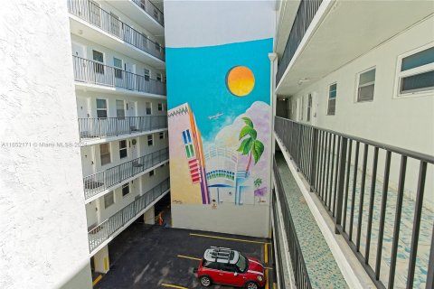 Condominio en venta en Miami Beach, Florida, 1 dormitorio, 66.89 m2 № 1345672 - foto 21