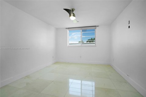 Condo in Miami Beach, Florida, 1 bedroom  № 1345672 - photo 8