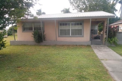 Villa ou maison à vendre à Pahokee, Floride: 2 chambres, 93.37 m2 № 823315 - photo 2
