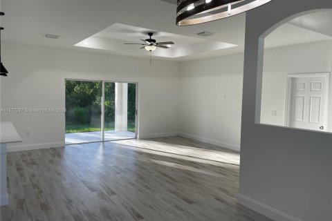 Casa en venta en Lehigh Acres, Florida, 3 dormitorios № 807467 - foto 11