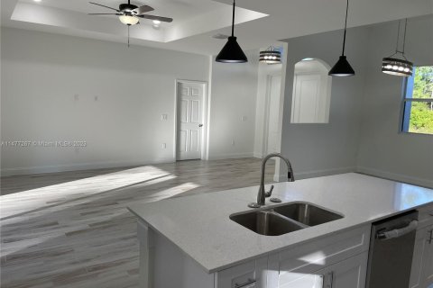 Casa en venta en Lehigh Acres, Florida, 3 dormitorios № 807467 - foto 10