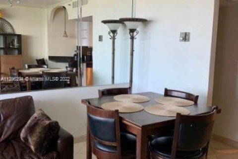 Condominio en alquiler en Miami Beach, Florida, 1 dormitorio, 65.03 m2 № 150186 - foto 3