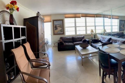 Condominio en alquiler en Miami Beach, Florida, 1 dormitorio, 65.03 m2 № 150186 - foto 1