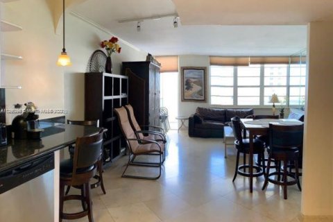 Condo in Miami Beach, Florida, 1 bedroom  № 150186 - photo 5