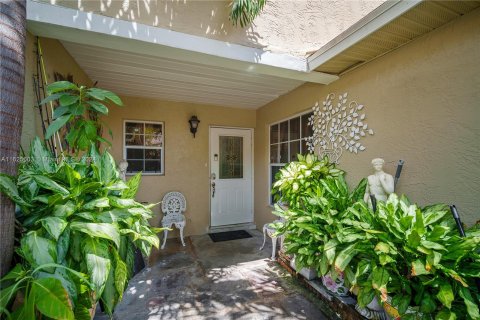 Townhouse in Greenacres, Florida 3 bedrooms, 144.93 sq.m. № 1272475 - photo 6