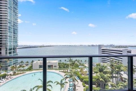 Condo in Miami, Florida, 2 bedrooms  № 1272512 - photo 1