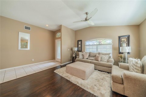 House in Tampa, Florida 4 bedrooms, 195.84 sq.m. № 1387087 - photo 6