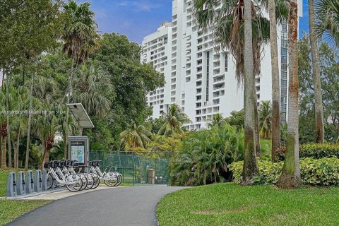 Condo in Aventura, Florida, 2 bedrooms  № 1332968 - photo 10