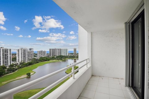 Condo in Aventura, Florida, 2 bedrooms  № 1332968 - photo 1