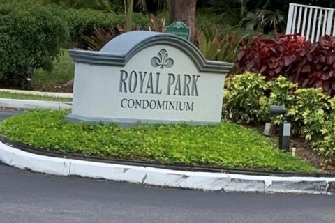 Condo in Oakland Park, Florida, 2 bedrooms  № 1208586 - photo 1