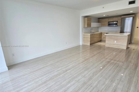 Condo in North Miami Beach, Florida, 2 bedrooms  № 1378623 - photo 2