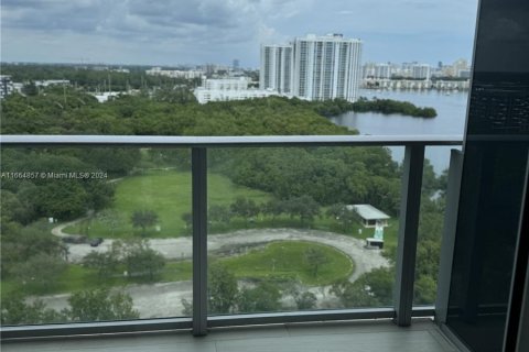 Condo in North Miami Beach, Florida, 2 bedrooms  № 1378623 - photo 19